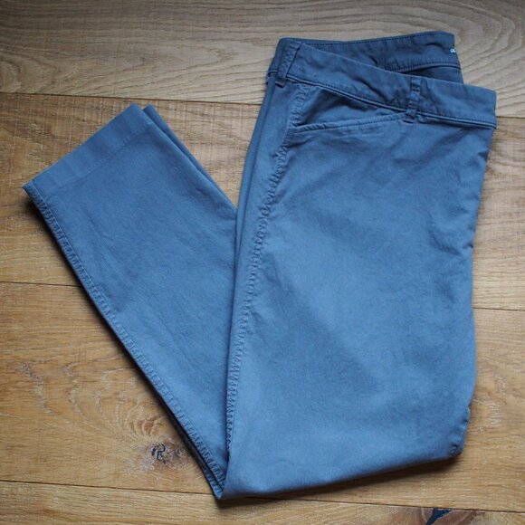 Old Navy | Mid-Rise Pixie Chino Ankle Pants in Grey - Picture 5 of 7